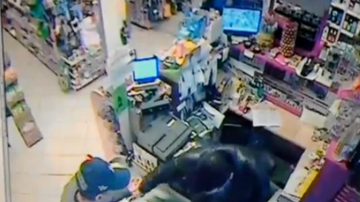 Νέο βίντεο από τη στιγμή του σεισμού σε σούπερ μάρκετ στο Ληξούρι